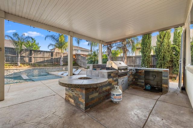 2564 W Summerland Way, Roseville, CA 95747