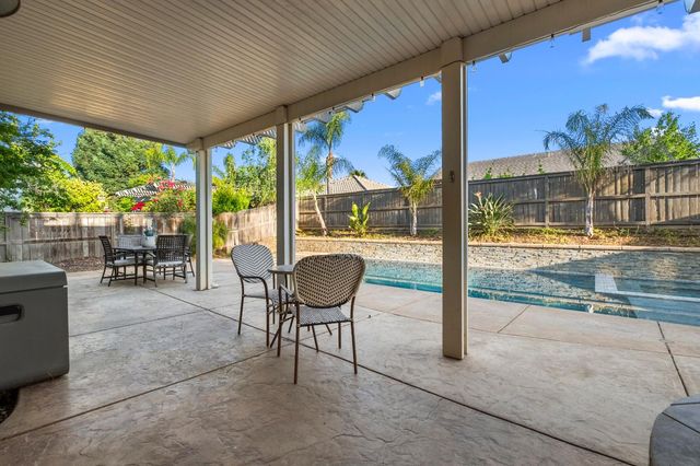 2564 W Summerland Way, Roseville, CA 95747