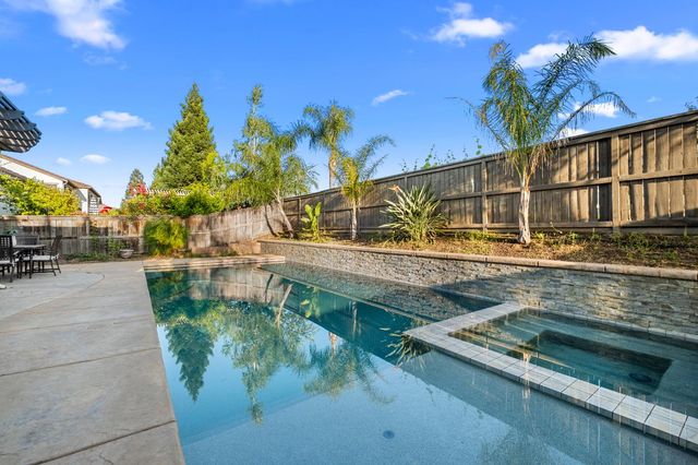 2564 W Summerland Way, Roseville, CA 95747