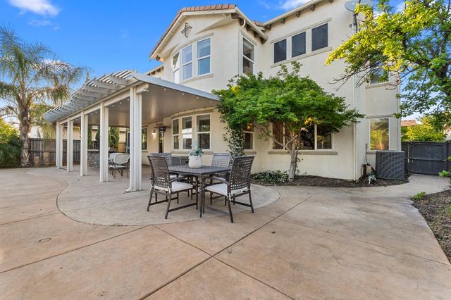 2564 W Summerland Way, Roseville, CA 95747