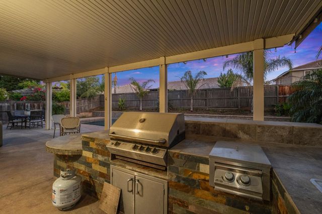 2564 W Summerland Way, Roseville, CA 95747