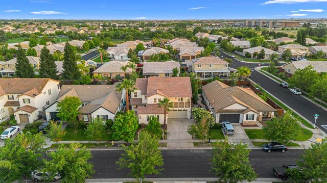 2564 W Summerland Way, Roseville, CA 95747