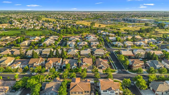 2564 W Summerland Way, Roseville, CA 95747