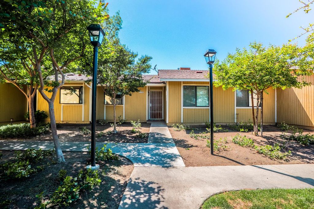 Image 1 of property listing at 4885 N Backer Avenue # 128, Fresno, CA 93726