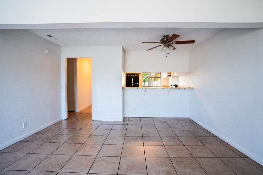 Image 10 of property listing at 4885 N Backer Avenue # 128, Fresno, CA 93726