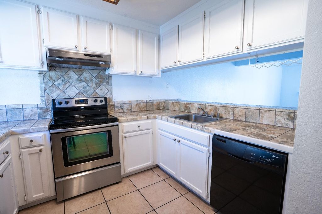 Image 13 of property listing at 4885 N Backer Avenue # 128, Fresno, CA 93726