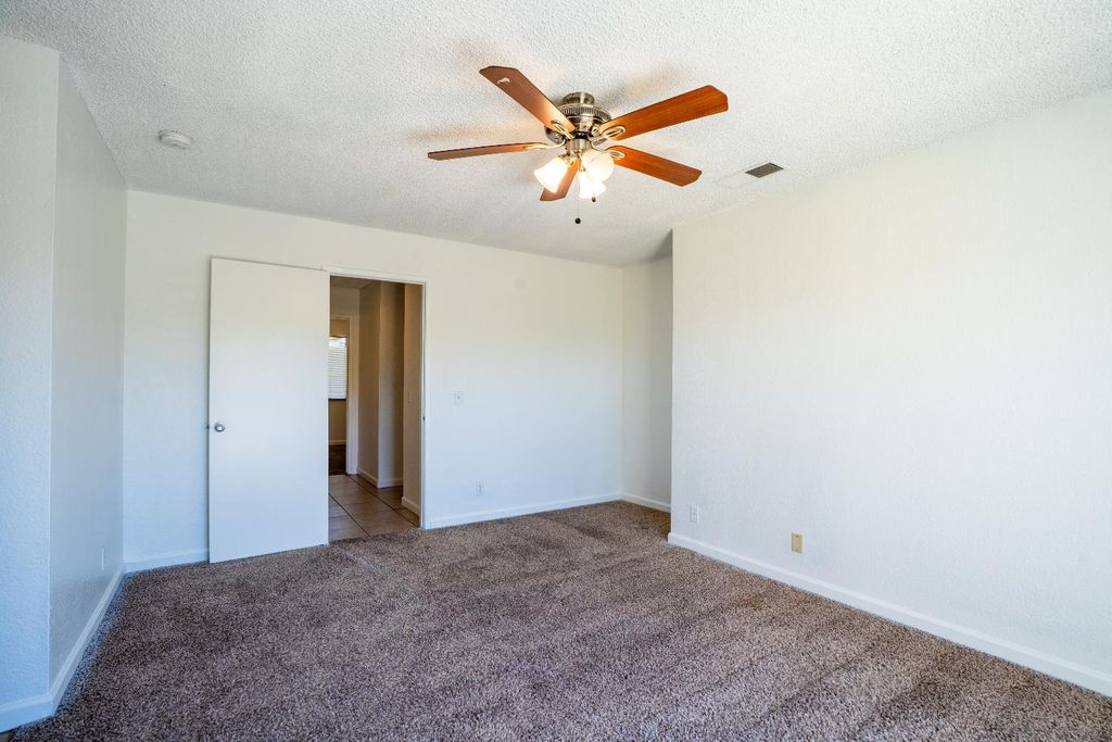 Image 18 of property listing at 4885 N Backer Avenue # 128, Fresno, CA 93726