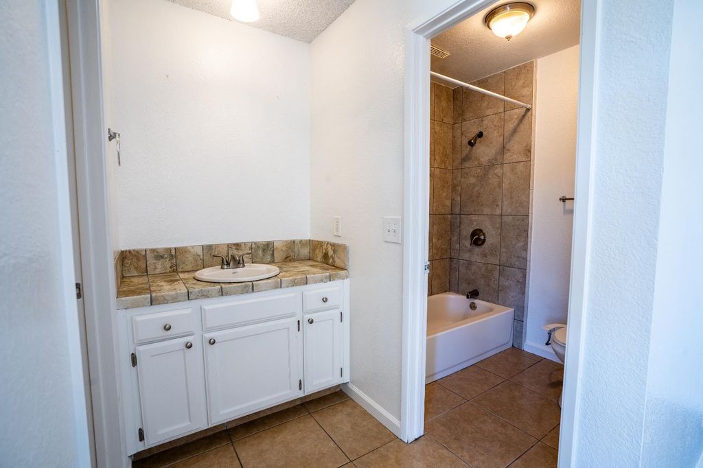 Image 20 of property listing at 4885 N Backer Avenue # 128, Fresno, CA 93726