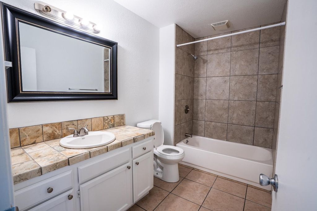 Image 23 of property listing at 4885 N Backer Avenue # 128, Fresno, CA 93726