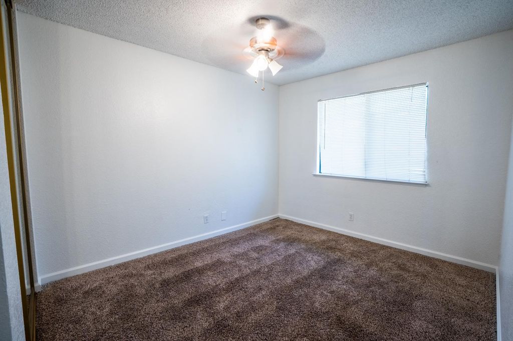 Image 25 of property listing at 4885 N Backer Avenue # 128, Fresno, CA 93726