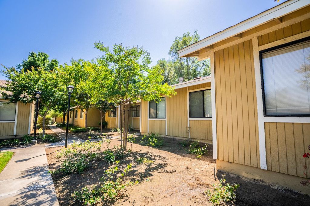 Image 3 of property listing at 4885 N Backer Avenue # 128, Fresno, CA 93726