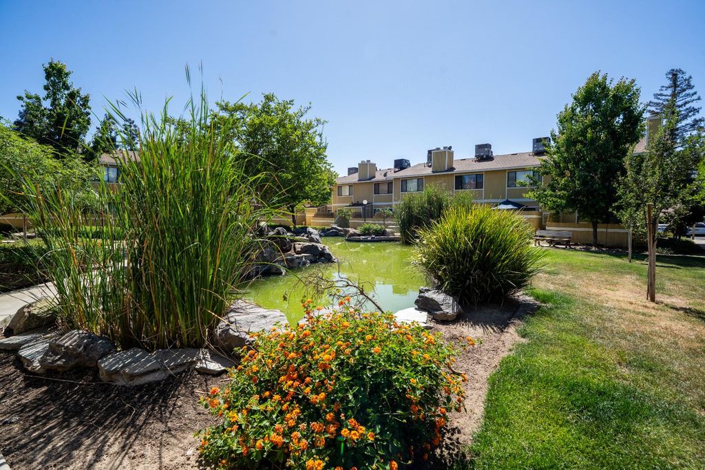 Image 33 of property listing at 4885 N Backer Avenue # 128, Fresno, CA 93726