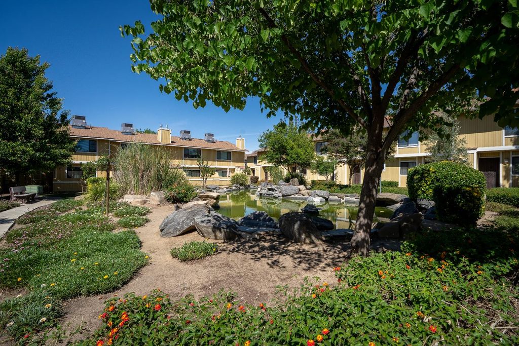 Image 36 of property listing at 4885 N Backer Avenue # 128, Fresno, CA 93726