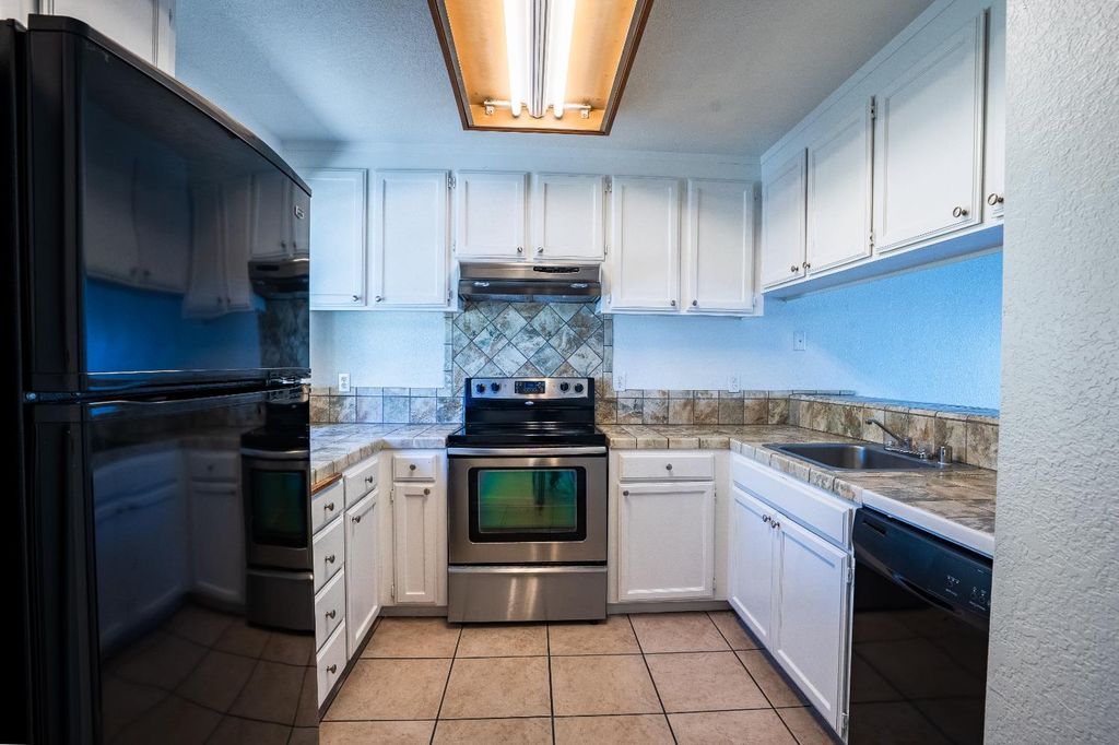 Image 4 of property listing at 4885 N Backer Avenue # 128, Fresno, CA 93726