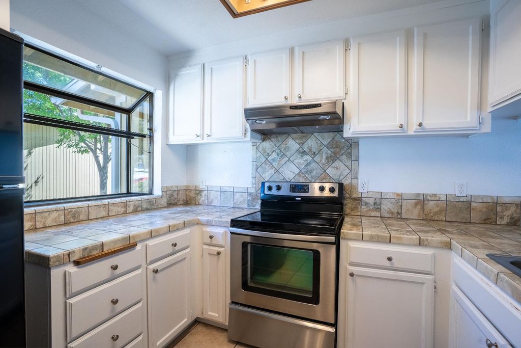 Image 5 of property listing at 4885 N Backer Avenue # 128, Fresno, CA 93726