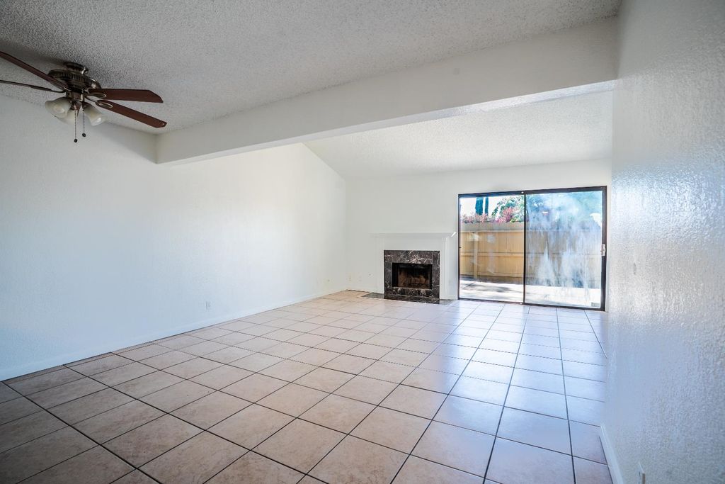 Image 8 of property listing at 4885 N Backer Avenue # 128, Fresno, CA 93726