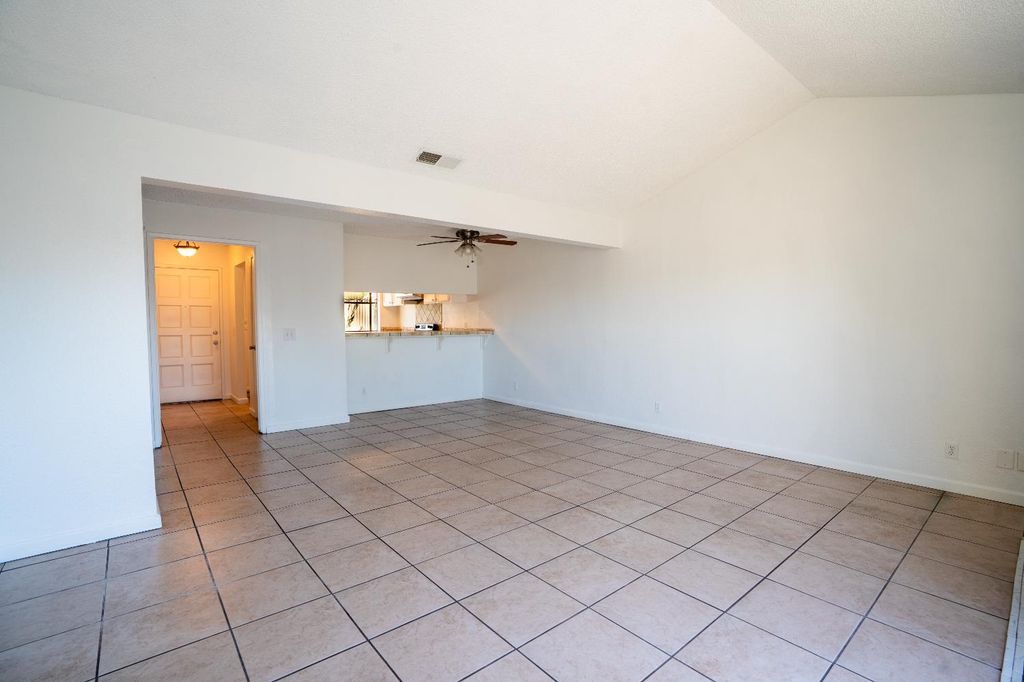Image 9 of property listing at 4885 N Backer Avenue # 128, Fresno, CA 93726