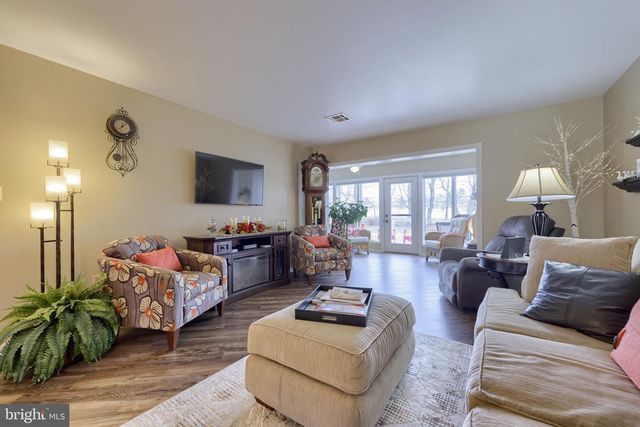 225 BLACK OAK DR, Lancaster, PA 17602