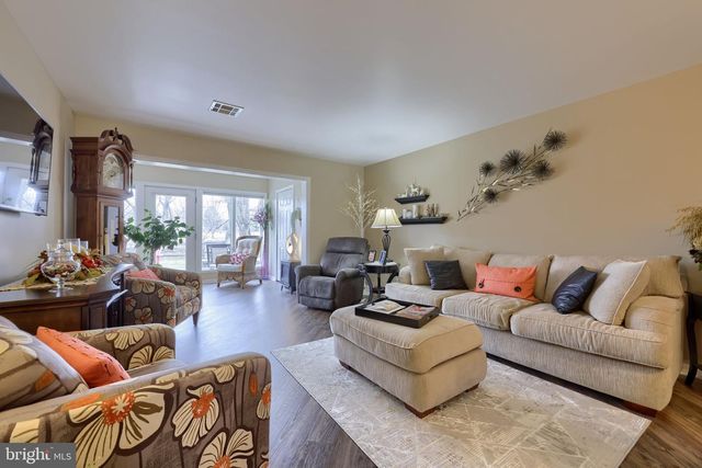 225 BLACK OAK DR, Lancaster, PA 17602