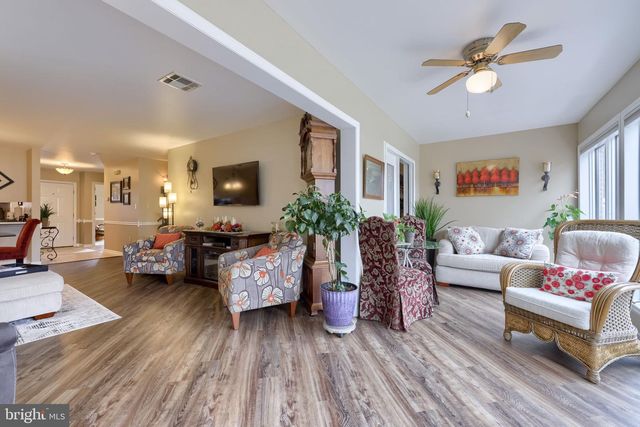 225 BLACK OAK DR, Lancaster, PA 17602