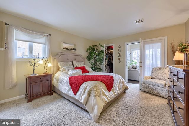 225 BLACK OAK DR, Lancaster, PA 17602