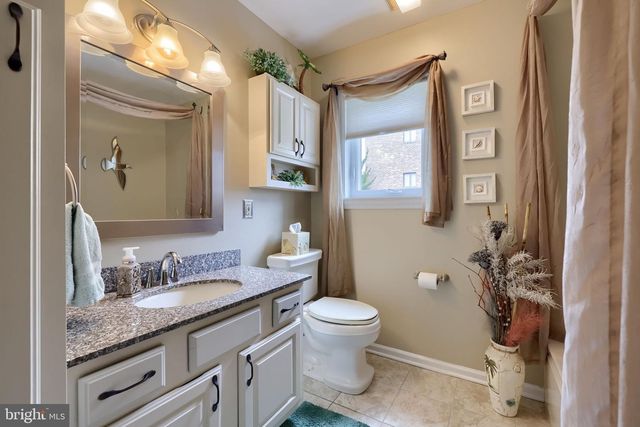 225 BLACK OAK DR, Lancaster, PA 17602