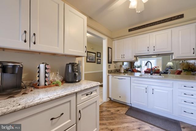 225 BLACK OAK DR, Lancaster, PA 17602