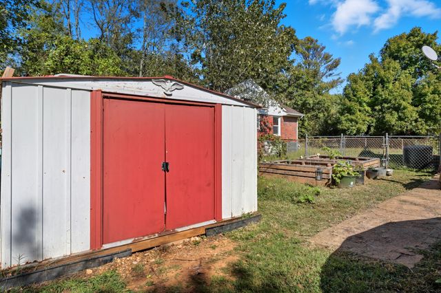 205 Rebecca Ln, Clarksville, TN 37042