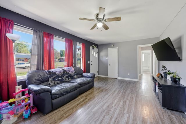 205 Rebecca Ln, Clarksville, TN 37042
