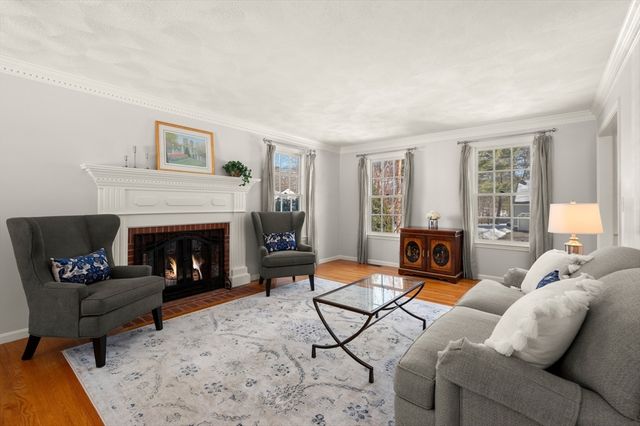 43 Ashley Place, Reading, MA 01867