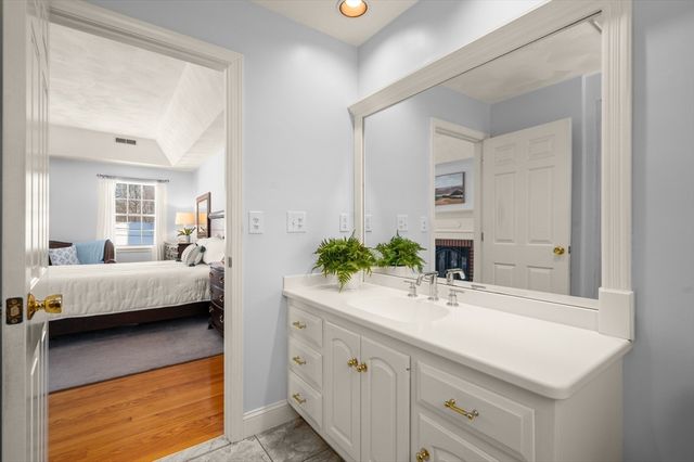 43 Ashley Place, Reading, MA 01867