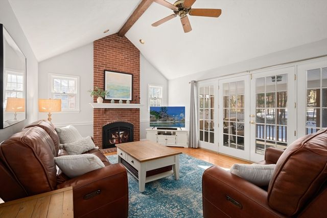 43 Ashley Place, Reading, MA 01867