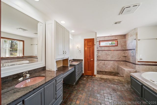 9488 E 137th Street S, Bixby, OK 74008