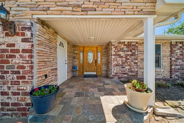 9488 E 137th Street S, Bixby, OK 74008