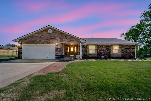 9488 E 137th Street S, Bixby, OK 74008