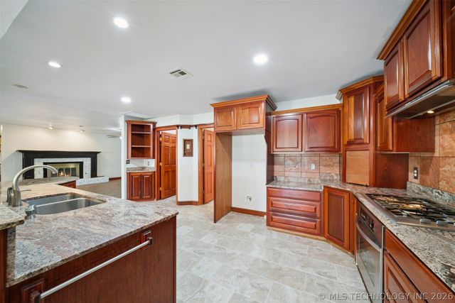 9488 E 137th Street S, Bixby, OK 74008