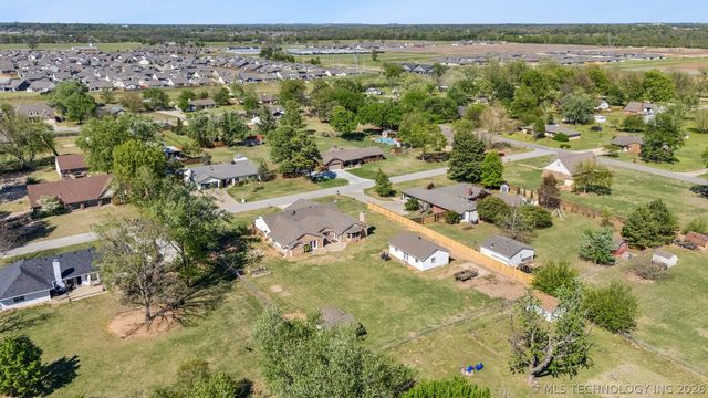 9488 E 137th Street S, Bixby, OK 74008