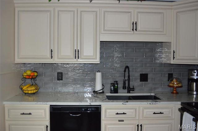 10697 Carroll Wood Way, St Louis, MO 63128