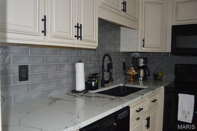 10697 Carroll Wood Way, St Louis, MO 63128