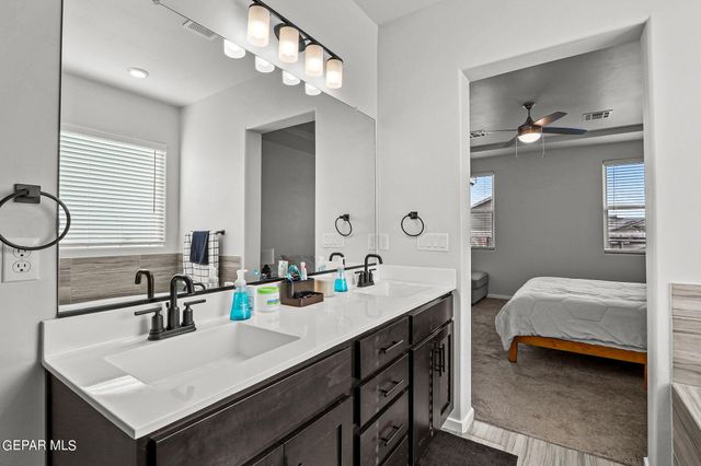 840 Via Glorieta, Santa Teresa, NM 88008