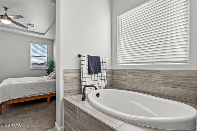 840 Via Glorieta, Santa Teresa, NM 88008