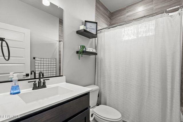 840 Via Glorieta, Santa Teresa, NM 88008