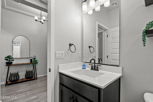 840 Via Glorieta, Santa Teresa, NM 88008