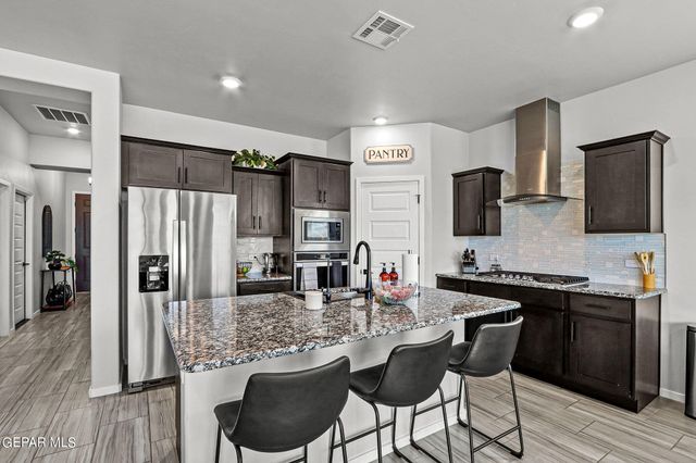 840 Via Glorieta, Santa Teresa, NM 88008