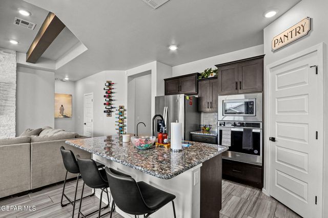 840 Via Glorieta, Santa Teresa, NM 88008