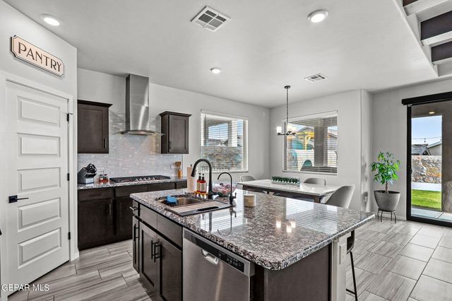 840 Via Glorieta, Santa Teresa, NM 88008