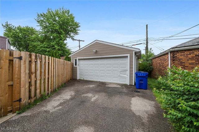 3478 Raymont Boulevard, University Heights, OH 44118