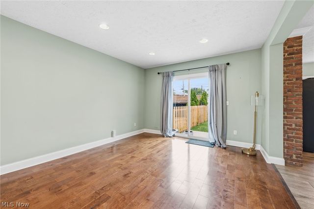 3478 Raymont Boulevard, University Heights, OH 44118