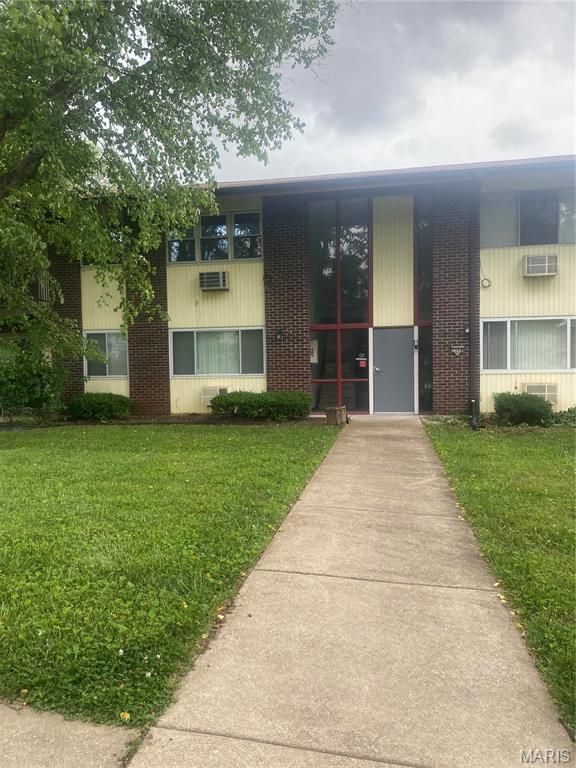 7598 Hazelcrest Drive E, Hazelwood, MO 63042