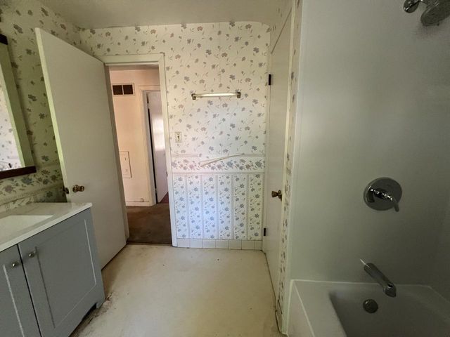 6402 W Girard AVENUE, Milwaukee, WI 53210